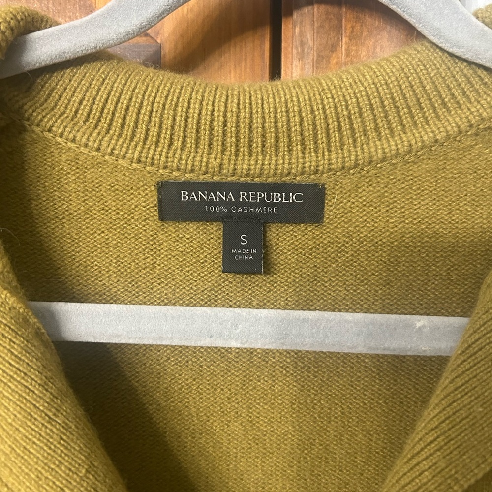 Banana Republic Cashmere Sweater in Olive Green - Picture 3 of 3